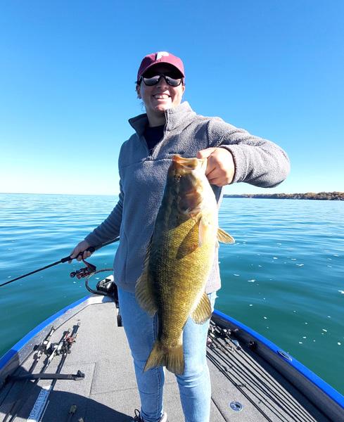 Trophy Lake Erie smallmouth bass, Fall smallmouth bass lake erie